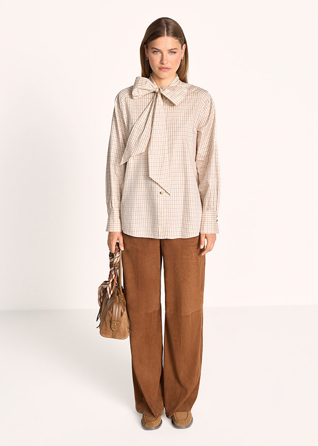 Bluse, Cordhose, kariert, Krawatten-Details, lange Ärmel
