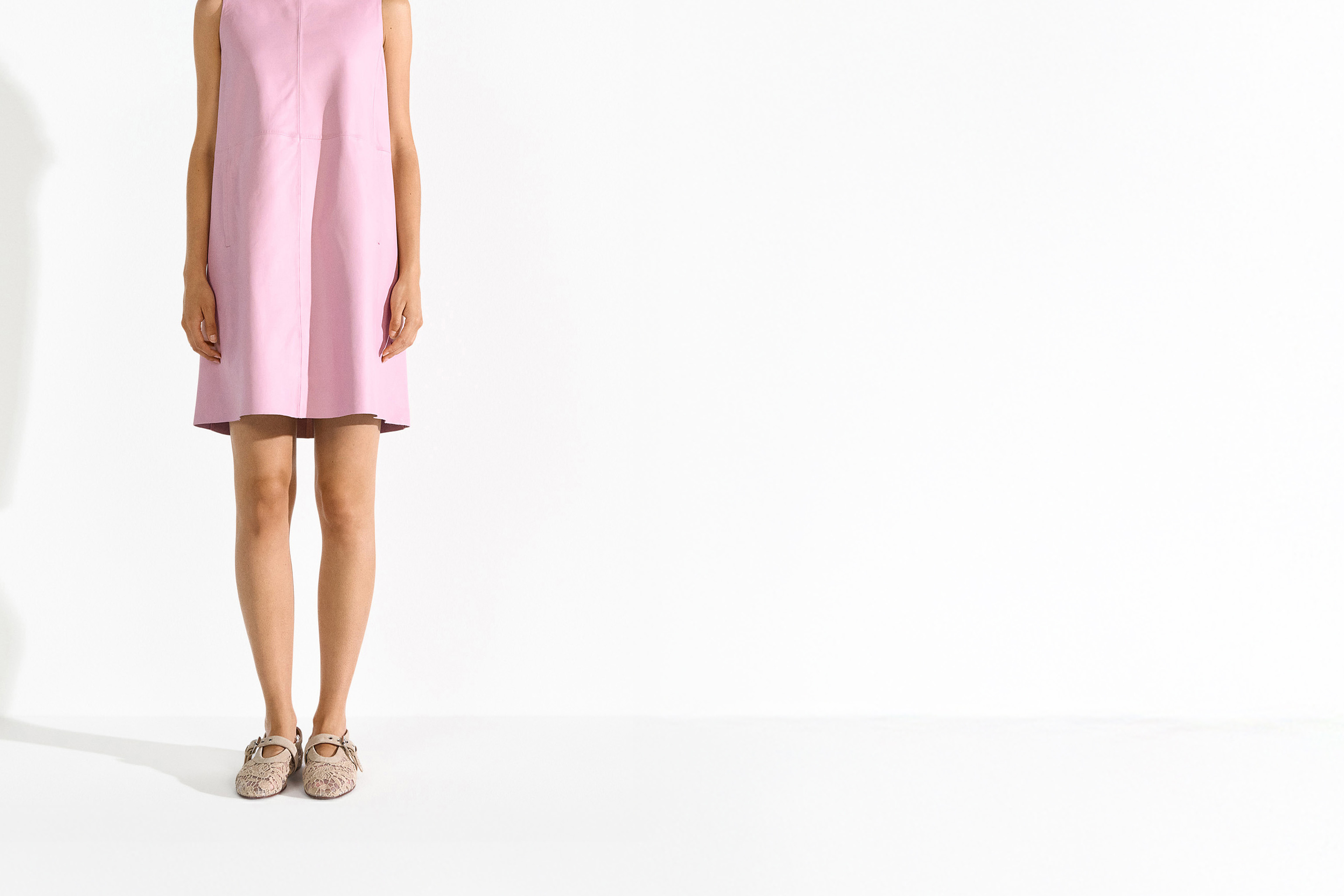 Kleid, Pastellrosa, Kleiderlänge knie, Musterlos, Slipper