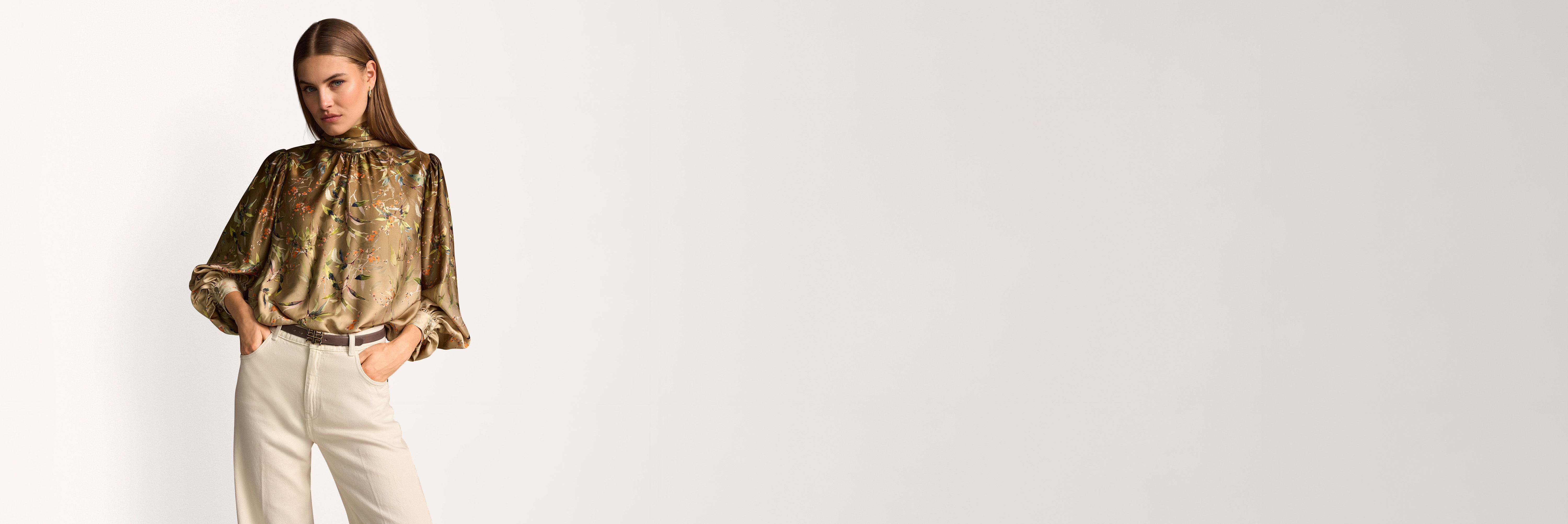 Bluse, Musterbluse, Langarm, Halskrause, Beige Hose
