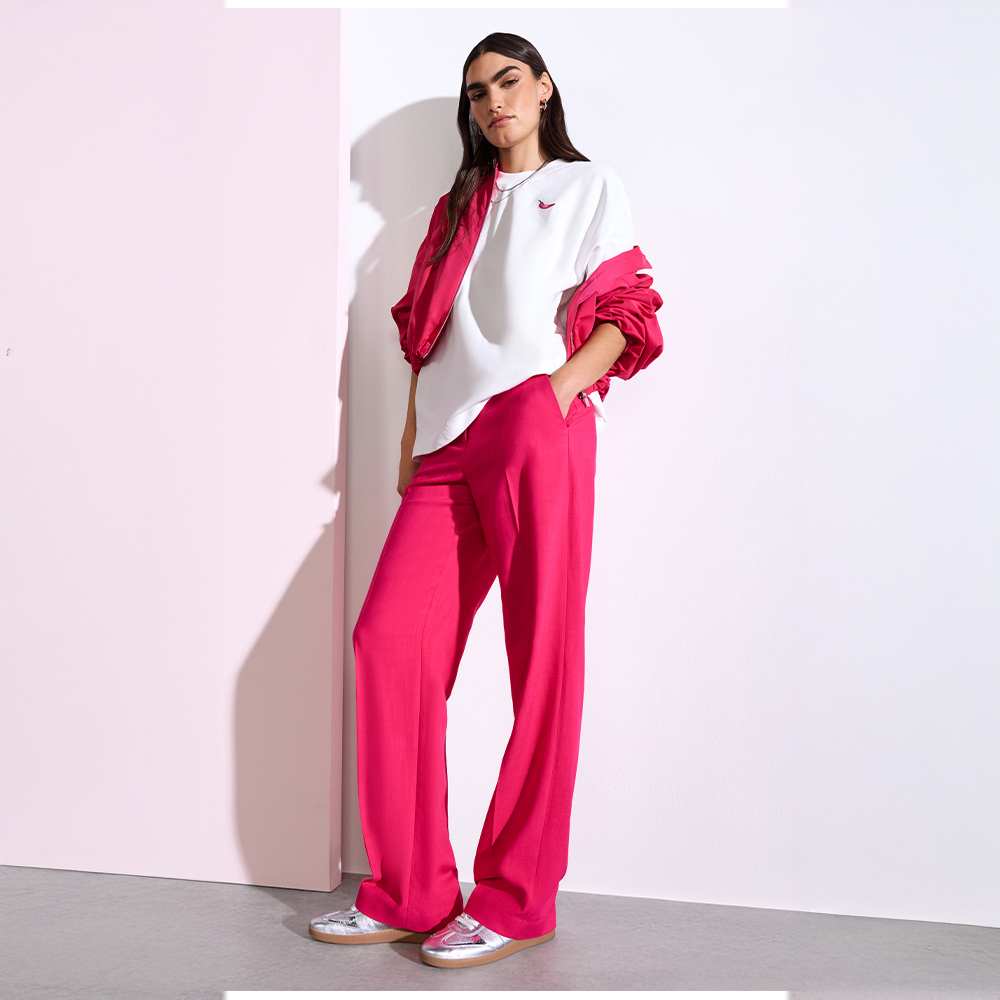 Hosen, Anzug, Bluse, Person, Frau