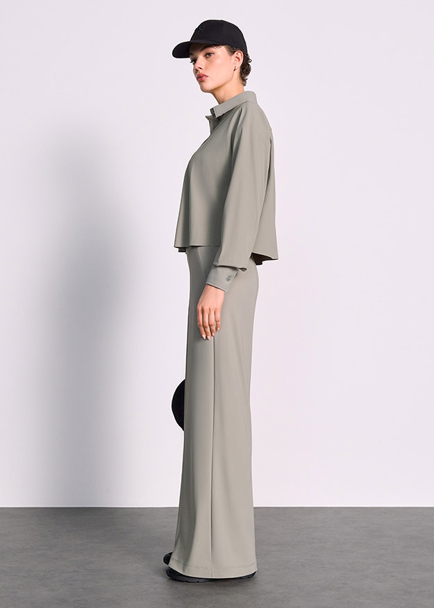 overall look, pantsuit, cap, side view, gray