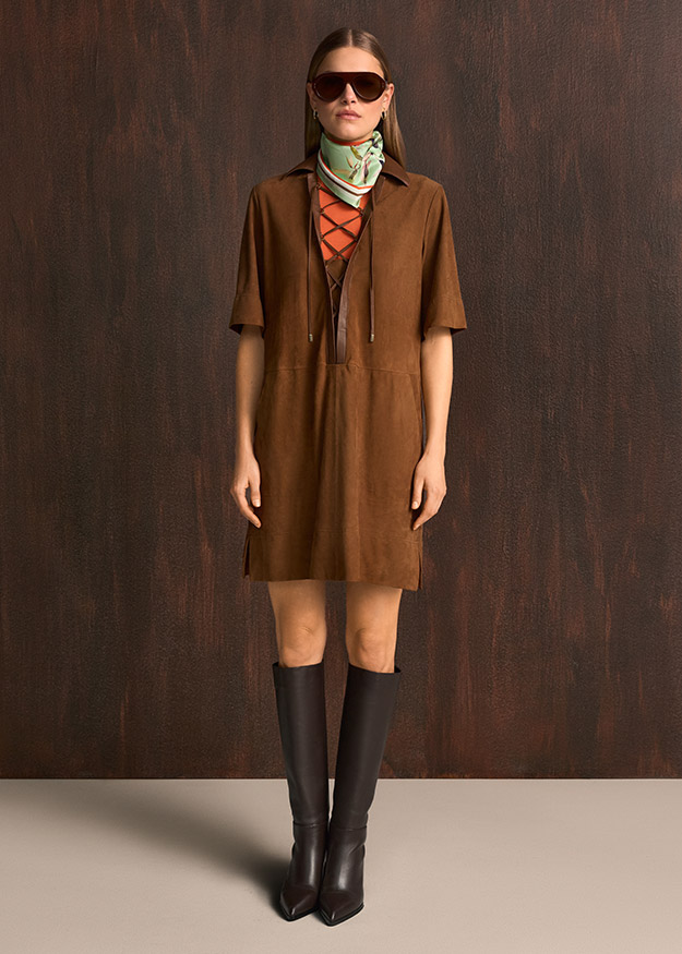 braune robe, kurze Ärmel, Kapuze, knie-länge, Stiefel