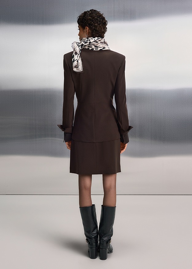 Braun, Hemdjacke, Kostüm, Schal, Stiefel