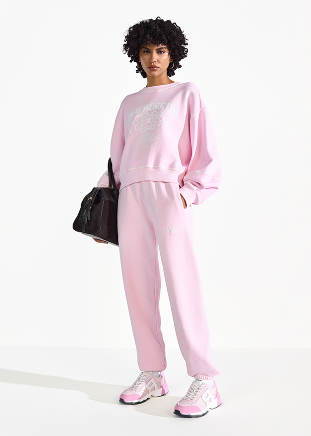 Person, Formelle Kleidung, Anzug, Handtasche, Langarm