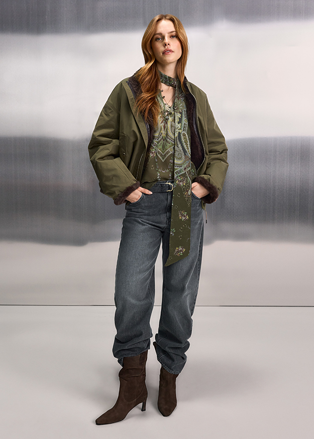 jacke, militärgrün, Bomberjacke, stiefel, scarf?