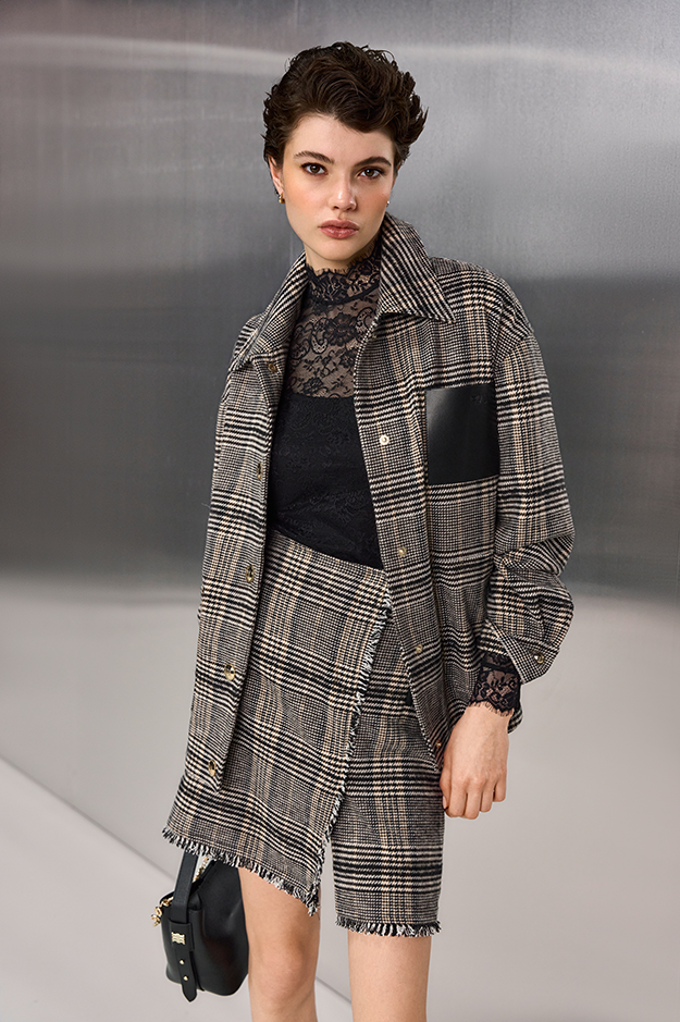 Graues Karomuster, Blazer-Set grau, Spitzenoberteil, Lace-Hemd?, Mini-Rock Grau