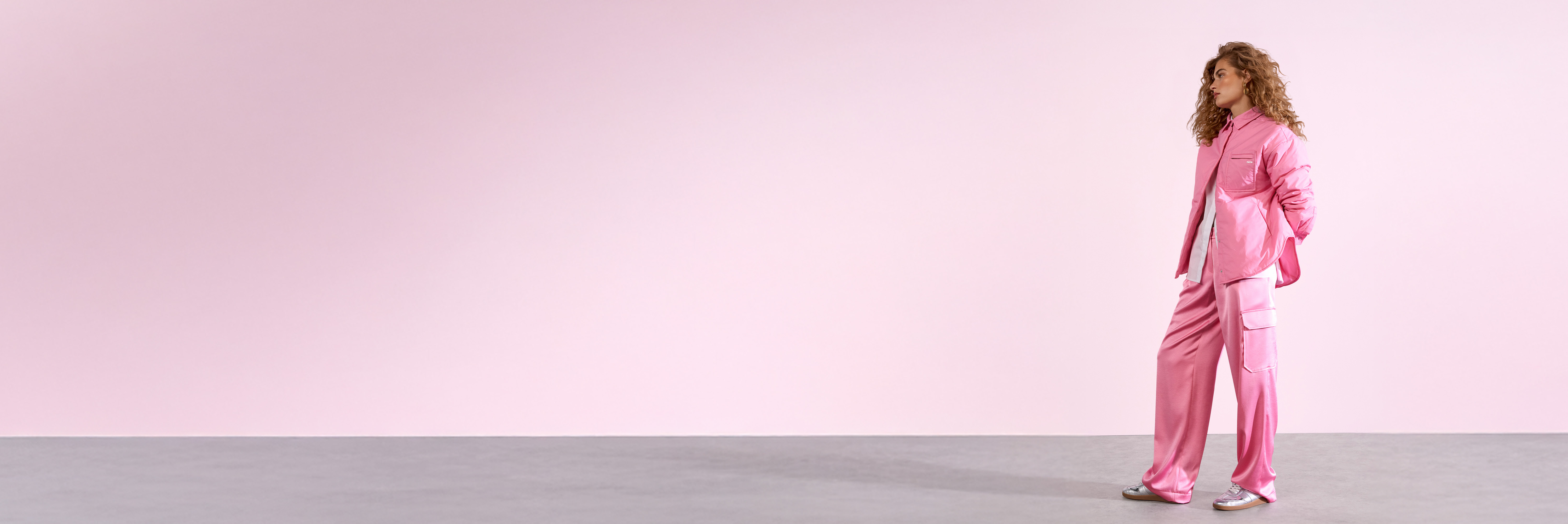 Person, Kleidung, Mantel, Langarm, Ärmel