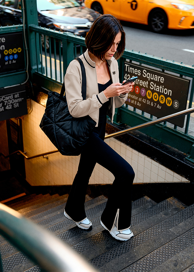 Hosen, Person, Handtasche, Auto, Schuh