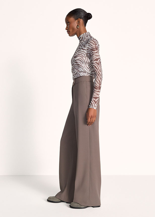 Zebraprint, Meshoberteil, Rollkragen, Taillierte Hose, Flare-Pant