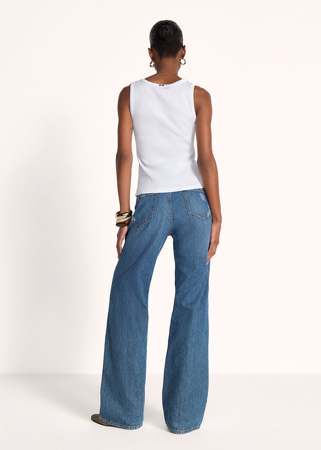 Tanktop, Weißes Oberteil, Sleeveless, Baumwolle, Jeans, Weite Hose, hohe Taille, Rückansicht