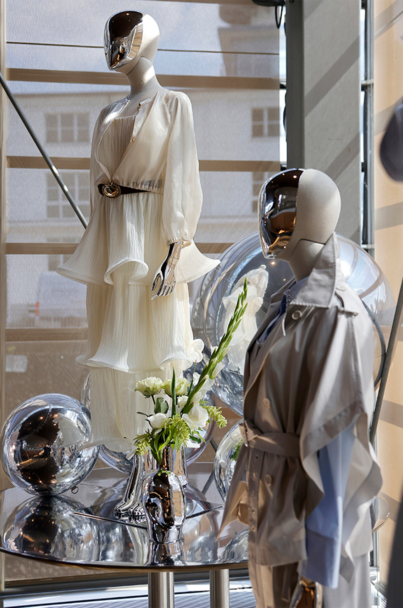 Mantel, Kleid, Bluse, Gürtel, Mannequin