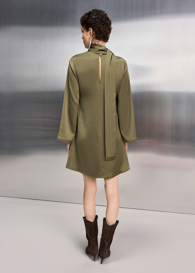 kleid, olivgrün, langärmlig, knielänge, rückenöffnung
